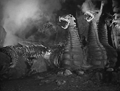 Годзила, как чудовище,все таки уступает нашему Змею Горынычу снятого еще в 1939 году.