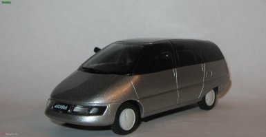 Работа Геннадия Хаинова и Дмитрия Парфенова, построивших автомобиль «Лаура», не осталась незамеченной, и им предложили возглавить проект по созданию прототипов будущих автомобилей — Ленинградскую Лабораторию Перспективного Макетирования Легковых Автомобилей НАМИ. Первой работой в «официальном» статусе стала «Охта» — автомобиль, который должен был базироваться на ВАЗ-21083, но при этом вмещать большое число пассажиров, обладать хорошими аэродинамическими характеристиками и по габаритам быть не крупнее «Жигулей».
Салон-«трасформер» легко превращался в спальную или обеденную зону (передние сиденья разворачивались на 180°, а средний ряд трансформировался в столик), «Охта» могла стать двухместным фургоном или семиместным минивеном.
Многие решения, продемонстрированные на «Охте», впоследствии появились и на серийных автомобилях - увы, зарубежных.
«Охта», путешествовавшая по автосалонам мира, однажды не смогла вернуться обратно: в 90-х годах таможенники не пропустили без пошлины автомобиль, который не был зарегистрирован на своей родине. Таможенный склад — не лучшее место для машины, и через несколько лет Парфенову удалось получить ее обратно уже в весьма потрепанном состоянии. К настоящему времени от «Охты» мало что осталось, и её восстановление — под большим вопросом.