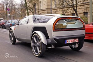 Согласен, Тесла вне конкуренции. Но такое впечатление, что ведущие проихводители умышленно делают электромобили некрасивыми, или просто поручают эту работу каким-то стажерам. Скорее всего они просто не готовы выдать нормальную рабочую модель и прикрываются концептами. Хотя по-моему эра электромобилей началась!