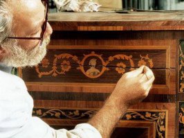 А может леса пожалеем? Лес вырубят - точно нечем дышать будет... 
Я за реставрацию!