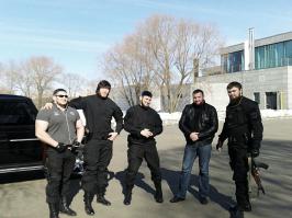 что то я не особо верю в то что сбу сможет уберечь этих троих))) это ведь Кадыров, что для его бойцов сбу???? так, тупо мишени ))))