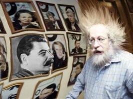 так чего ты хотел от 5-ой колонны...СТАЛИНА на них нет...