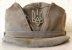 еще напоминает кепку бандеровцев
