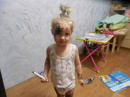 Подозрительная тишина доносилась из комнаты в кухню