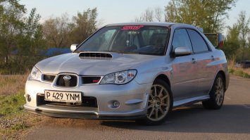 а серой мышью в потоке сделает его не внешний вид ,а ТП в виде главной прокладки.
попробуйте-ка сказать вот об этой,что она -"серая мышь"!тоже дизайн не феррари,но, черт возьми,что за машина!