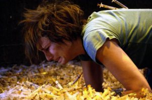 со шприцами вспомнил эпизод из Пилы 2 :)