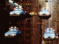 Спортивный автомобиль на соленой воде