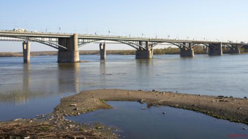 Первое фото Красноярский мост второе Новосибирск