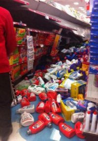 Напомнило. Знакомые студенты работали в Магните и у них как-то йокнулся вся полка с алкоголем (водка, мартини, вино и т.д.) вдребезги. В общем с них высчитали жуть. Алкоголь же этот собрали тряпками в тазик, процедили от осколков и т.д. Забрали в студ общагу и назвали "Слёзы магнита", дикое пойло получилось.