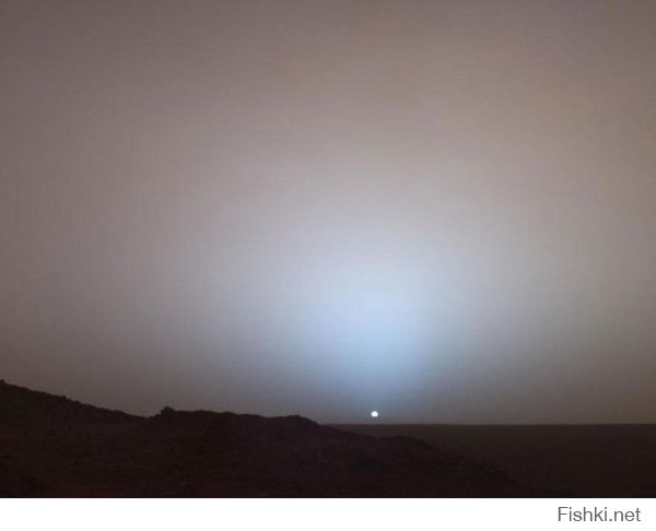 Красотища.
А мне нравиться реальна фотка с марсохода, закат на Марсе. 
Когда-то там будут жить люди.