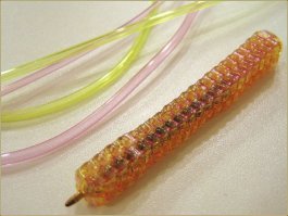 Капельницы отличались цветом. Мы подбирали цвета и плели разноцветные.