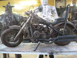 Не знаю как там в Парголово , а вот на Самуи в Тайланде видел вот такие скульптуры...