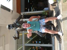 Не знаю как там в Парголово , а вот на Самуи в Тайланде видел вот такие скульптуры...