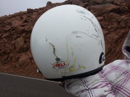 Ага встряхнуло... Вот шлем штурмана.