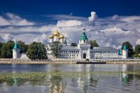 Ну блин! 80км до Костомы не доехали ((( а я так ждал, так ждал (
Летом тоже устроили себе мини-тур 600 до Костромы, 80 до Ярославля, 70 до Ростова.
Влюбился в Кострому еще в 2011 году, пожив там  совсем недолго.