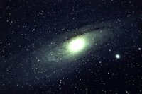 Не. Это "Вертушка" m101,по каталогу Мессье.
Андромеда к нам гораздо ближе и по другим углом. Вот как она выглядит в эту же трубу (это 2013 год)