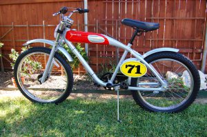 У меня вот такой
Felt vintage iron 400 cross
Ток снял номера и переднее крыло..