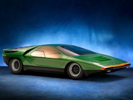Alfa Romeo Carabo, 1968 год

"Именно этот автомобиль начал эру клиновидных машин. Его дизайнер – маэстро Марчелло Гандини, впоследствии прославившийся такими машинами, как Lancia Stratos, Lamborghini Countach и Diablo."