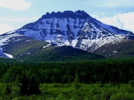 К сожалению сегодняшнему россиянину рассказывают об Альпах и других (конечно же тоже красивых) местах, но мне кажется нам надо в первую очередь знать, то что находится в РФ и СНГ. А то нам европейцы рассказывают какие альпы крутые, а многие из россиян не знают, что Эльбрус почти на 1000 м выше альпийского Монблана, а в соседнем (бывшем советском) Таджикистане есть Памир - самая высокая в миря гряда гор, а Уральские горы одни из самых древних..... Ну как то так)