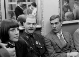 "Мой друг Иван Лапшин" - просто отличнейший фильм! И потрясающая работа оператора!!!! 
А уж какие актеры там собраны...