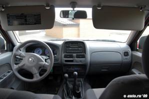 Я вас умоляю.... Эль 200- это кусок говна  да ещё и с коробкой автомат  джип на автомате  как на нём в раскачку с лужи то хоть выехать  пля... насмешили 
Хотите настоящий ДЖИП-ПИКАП + рабочая машинка, мало кому известная, бюджетная модель NISSAN NP-300