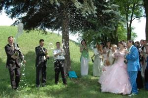 Вот какой дождь должен быть на свадьбе!!