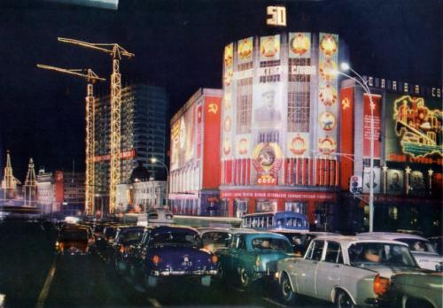 Страна стране рознь...Москва, 1967 год...Москва сверкает не меньше чем сейчас...А в Северную Корею я уж точно не хочу))