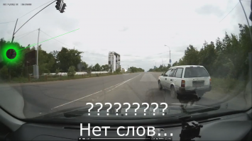 Отлично, какой чел горит? По-моему красный, а когда красный был для водил наверное горел Зеленый?! Нет?!
Дальше моих коментариев не будет, ездите как вам нравится, будь за тем светофором инспектор, свои правила части 13 пункта 7 будите доказывать ему, а не мне!