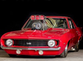 Понты буржуйские! Не люблю "люксовость"... Вот, например, отличные варианты: тоже 2.8 до сотни, а стоят в районе 100т. долларов. Наверное обидно тому, кто потратил не один лям баксов на машинку то, что с ним вровень со светофора летит тачка, доступная для крепкого представителя среднего класса..