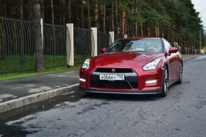 Понты буржуйские! Не люблю "люксовость"... Вот, например, отличные варианты: тоже 2.8 до сотни, а стоят в районе 100т. долларов. Наверное обидно тому, кто потратил не один лям баксов на машинку то, что с ним вровень со светофора летит тачка, доступная для крепкого представителя среднего класса..