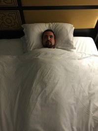 Печальный мужик отдыхает в Пуэрто-Рико