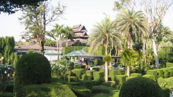 Опять не все фото опубликовались. Сад Нонг Нуч. Очень красивое место.