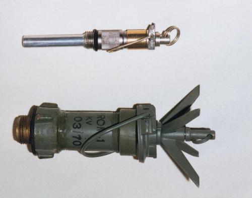 да вот он на .