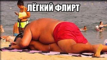 помоему он её жрет