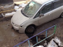 Эх автор,и так куевато стало жить,а ты еще добиваешь.Не стыдно?) А вообще стыд и позор за нас,которые позволяют себя так обирать. Мне уже поперк горла новости по типу. Наши истребители лучшие в мире.Наши танки лучшие в мире.Наши шлему лучшие в мире.наш путин лучший президент в мире.. Простите.Но мне абсолютно пох на танки и самолеты.Меня волнует что в двор не могу заехать так как яма глубиной 10-15 см.меня волнует что жратва дороже денег.меня волнует чем кормить ребенка.И что будет завтра.А да.Вот ямка на вьезде в двор.