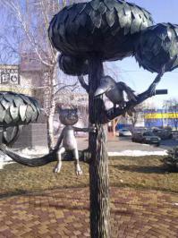 А я в командировках по России путешествую, за границу в отпуске :))Кстати говоря вот воронеж "Котенок с улицы Лизюковы". Стоит, как ни странно,  на улице лизюкова XD