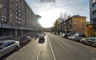 Ну вот например - кому помешали стоящие машины на Трифоновской?
Там обычно пусто, только в вечерний пик собирается движение. Нафига там понатыкали крестов? Слева магазины, теперь их бизнесу хана, местные туда не ходят. Справа офис, теперь работники машины будут ставить машины во дворы и воевать с местными жителями. И это далеко не центр, это спальный район в пределах 3-го кольца.