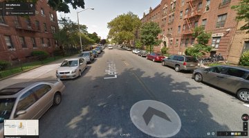 Там вроде еще фото Лондона есть, тоже азиаты? А хотите улицу Нью-Йорка? Вот, пожалуйста - Бруклин, почти центр.