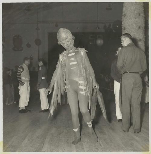 Самые странные и пугающие костюмы на Хэллоуин в истории