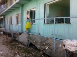 Есть другая сторона!! когда ветер дует в другую сторону то вода пребывает!!! вот что случилось 2 месяца назад, когда прошел реально тропический тайфун и вода прибыла. фото сделаны мной на павло-очаково. высота воды по траве на деревьях на базах была около 3 метров. Такого не было более 120 лет. 1 фото - быза МЧС, 2 фото - пионерский лагерь, 3 - дом, 4 база отдыха.