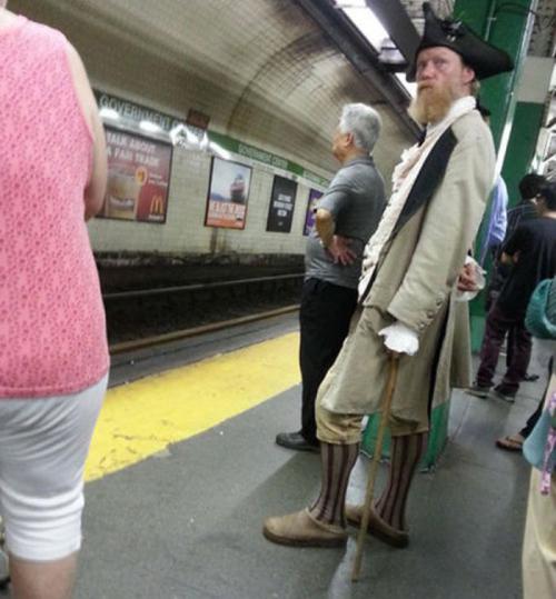 Уж нельзя обычному пирату в метро спуститься