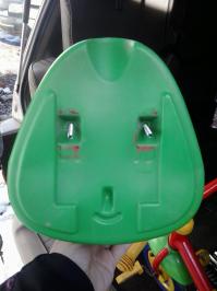 Сиденье от детского велосипеда с 2х сторон :) я не удержалась и сфоткала...немцы жгут :)