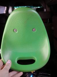 Сиденье от детского велосипеда с 2х сторон :) я не удержалась и сфоткала...немцы жгут :)