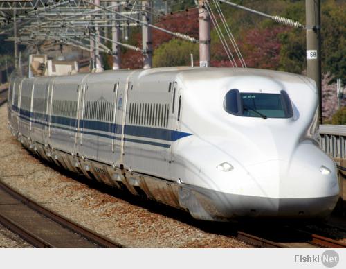 Японский скоростной поезд JR-Maglev на скорости 500 км/ч