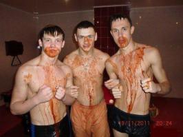 Я не поняла, это они типа заблевали друг друга?