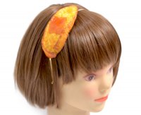 именно с таким выражением это и надо носить