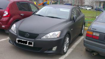 За 7 лет эксплуатации ничего серьёзнее пыльников в подвеске и лампочек в габаритах не менял. Правда, ТО только у официалов. Из минусов: расход 12л/100км в среднем, ТО 15-30 тыс, управляемость не очень (по сравнению с бмв), тесный салон. Из плюсов: шумоизоляция, комфорт (например, есть вентиляция сидений), отношение официалов - как будто на бентли приехал (мелочь, а приятно. у мерседесевцев на порядок хуже), ничего не скрипит спустя 7 лет, неплохая динамика (всё-таки 2,5л честный атмосферник), ну и неплохой внешний вид. Всем советую, машина отличная, особенно если планируется на длительный срок.