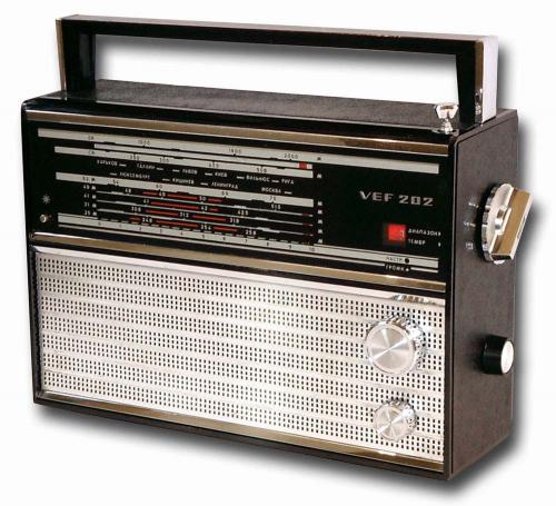 А также радиоприёмник  ВЭФ-202.В первой половине восьмидесятых стоил 99 рублей. Диапазон УКВ(FM) в то время был почти пустой, большинство радиостанций работало в СВ и КВ диапазонах.