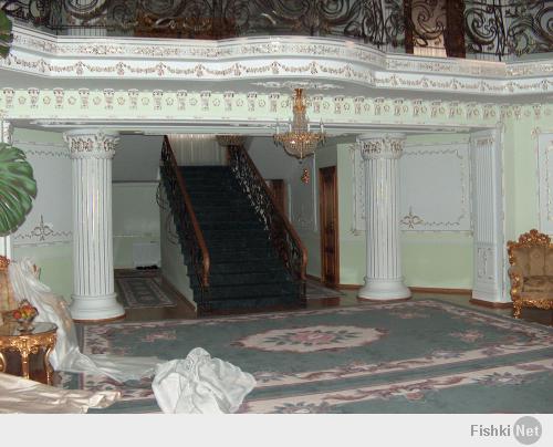 эка невидаль . у нас так каждый второй живет ...