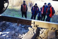 Вчера в Одессе произошел взрыв под составом с углём. Правда взрывники больше походили на школоту (заряд был заложен абсолютно неграмотно) и никто не пострадал, повреждено лишь пара шпал. Но суть не в этом, при катастрофической нехватки угля на Украине, состав с с углём, который намеревались подорвать ДВИГАЛСЯ В ПОРТ!!!